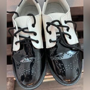 MFT Black and White Patent
Oxfords Size 37/6.5 Unisex